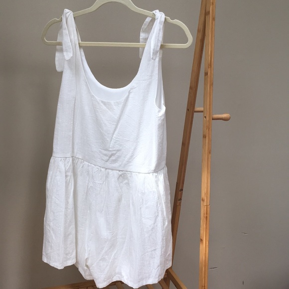 Comfy & Casual Romper Ties at Shoulders Size S - Picture 2 of 2